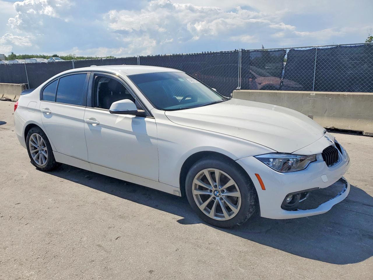 2018 BMW 320 I - Image 4