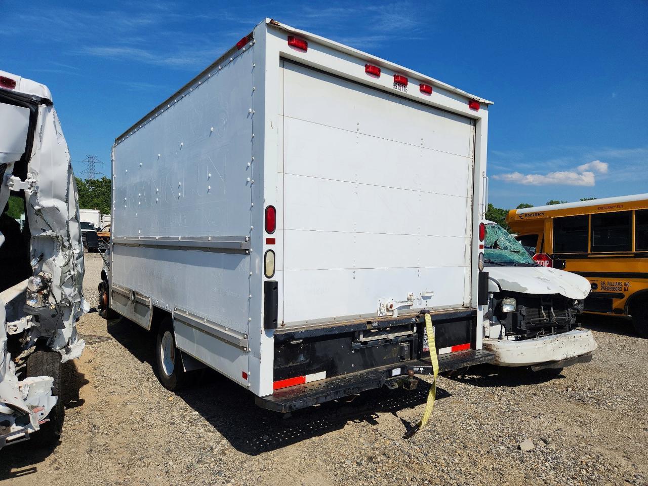 2001 GMC Savana - Box Truck - Фото 2
