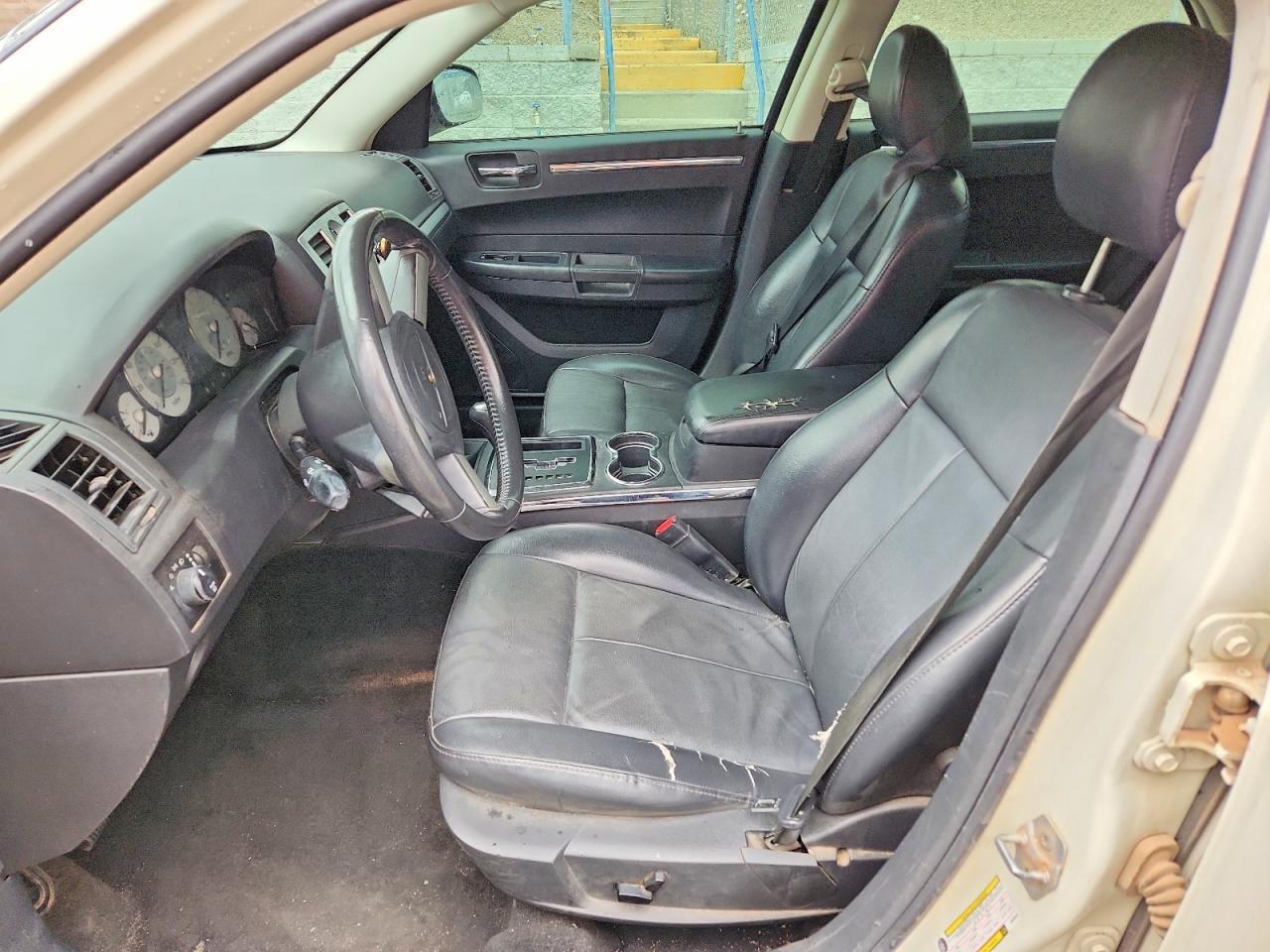 2010 Chrysler 300 Touring - Image 7