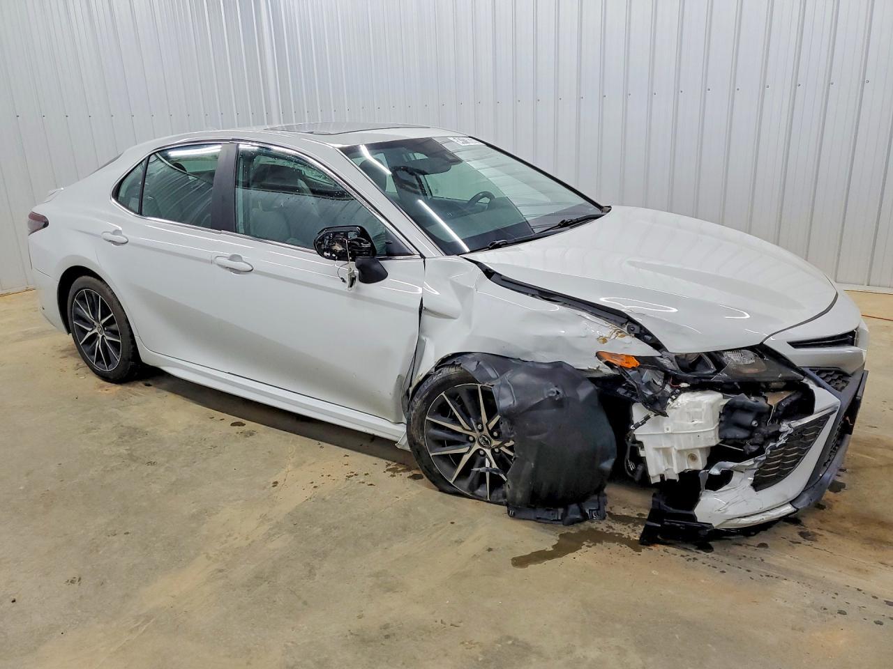 2022 Toyota Camry Se - Image 4