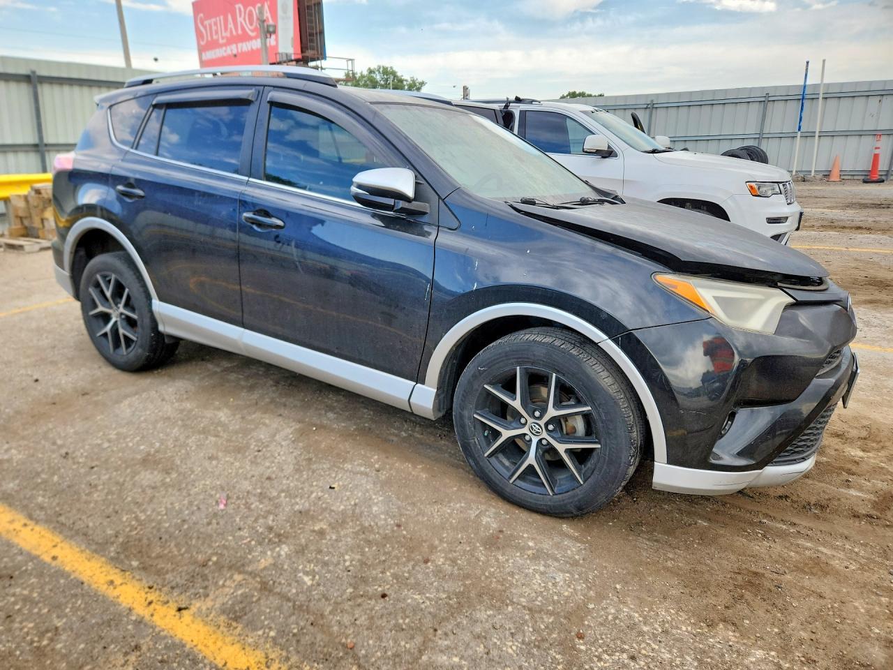 2016 Toyota Rav4 Se - Image 4