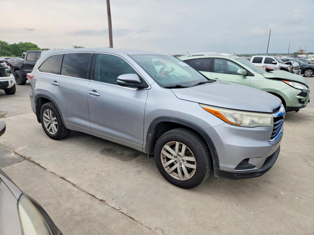 2015 Toyota Highlander Le - Фото 4