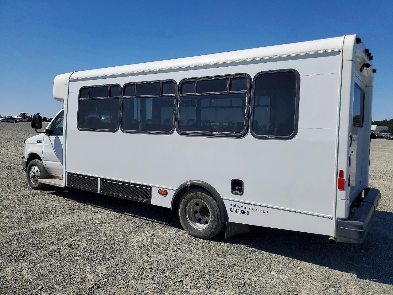 2008 Ford Econoline E450 Super Duty Cutaway Van - Image 3