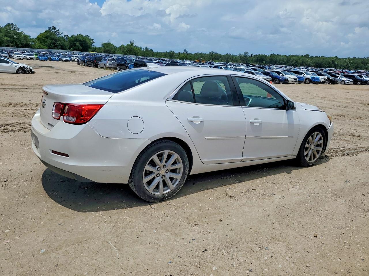 2015 Chevrolet Malibu 2Lt - Image 3