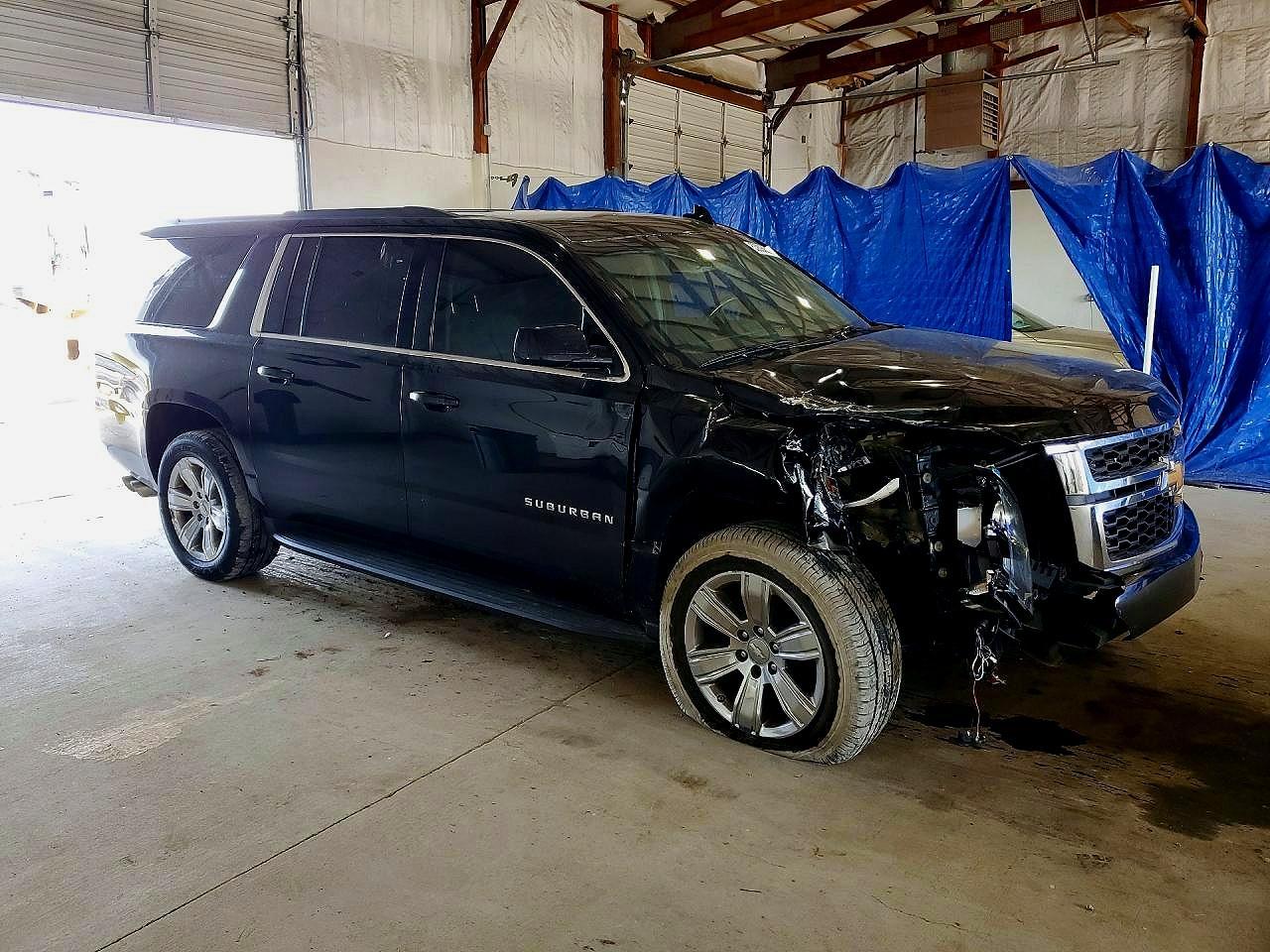 2017 Chevrolet Suburban - Фото 4