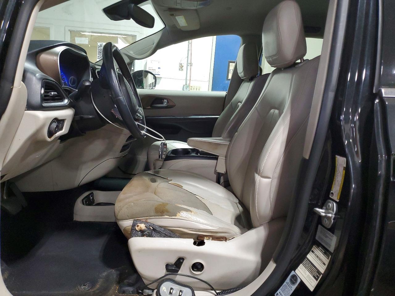 2017 Chrysler Pacifica Touring L Plus - Image 7