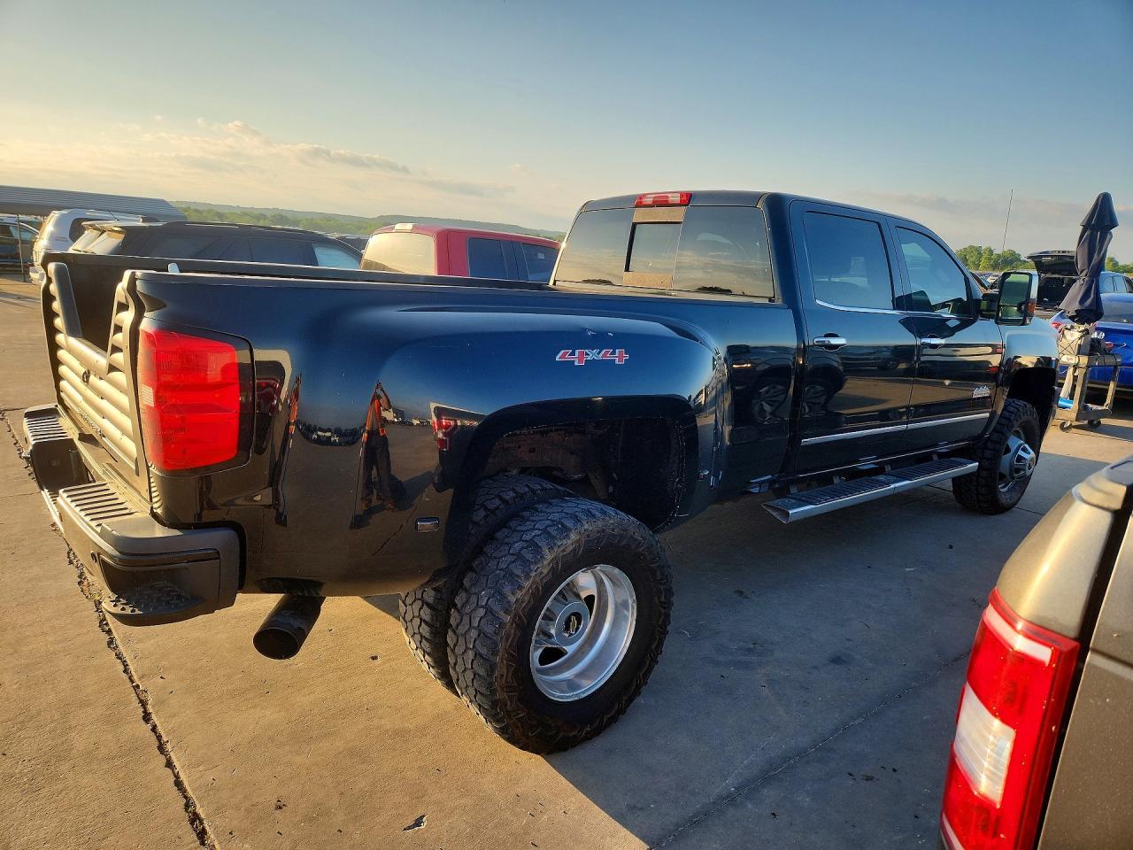 2016 Chevrolet Silverado K3500 High Country - Фото 3