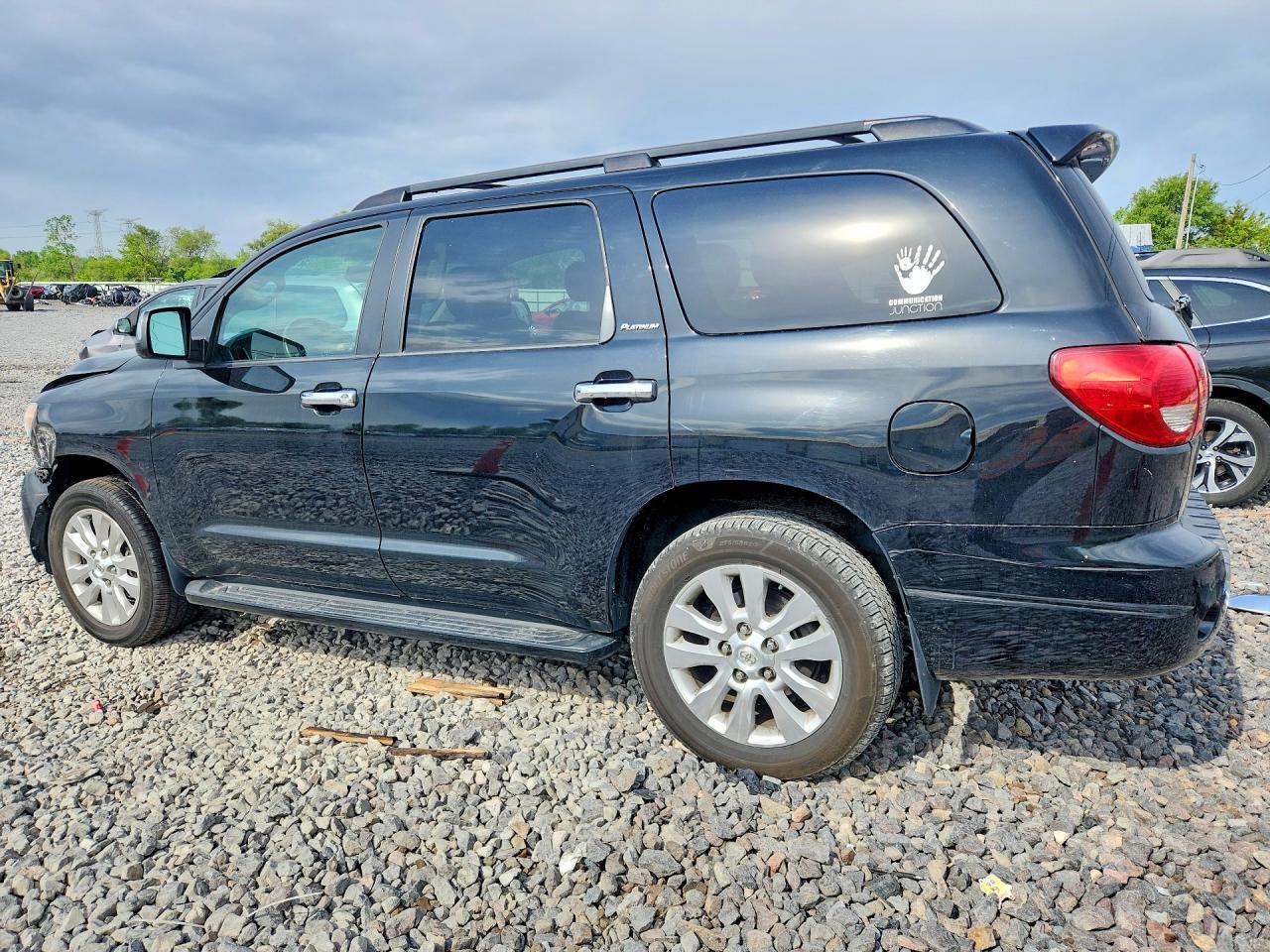 2013 Toyota Sequoia Platinum - Фото 2