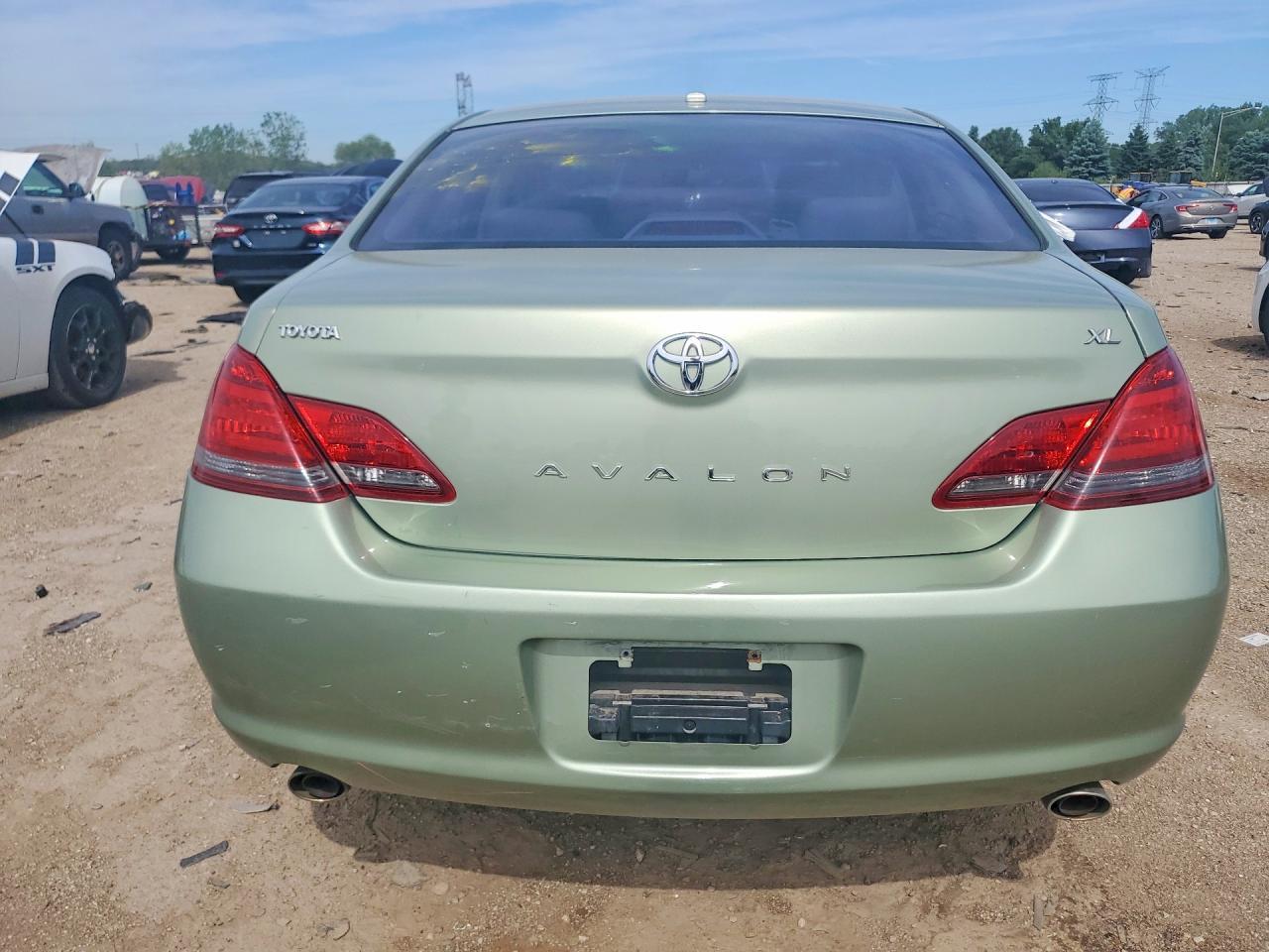 2010 Toyota Avalon Xl - Image 6