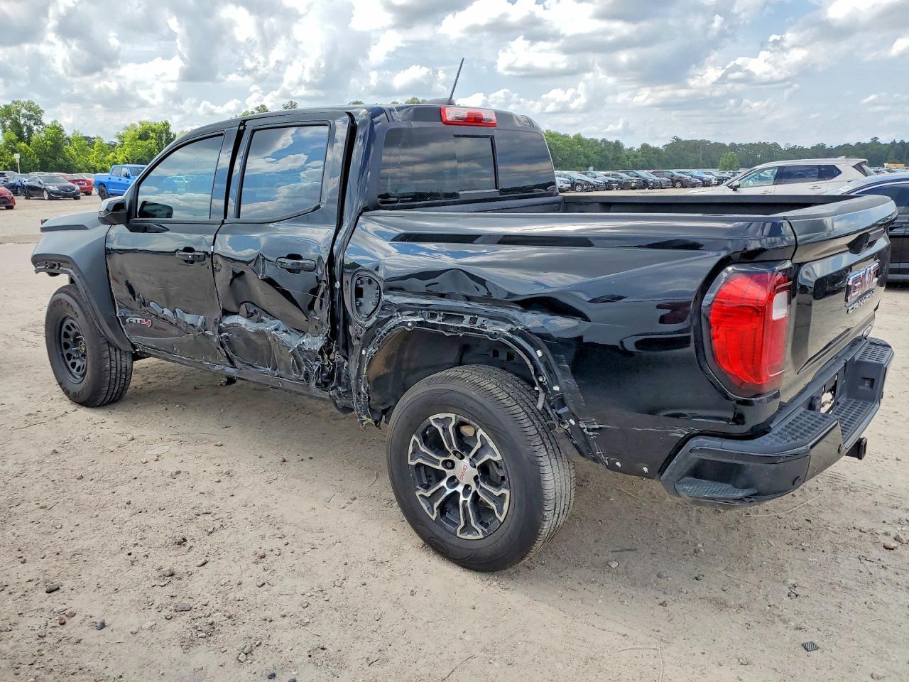 2024 GMC Canyon At4 - Фото 2