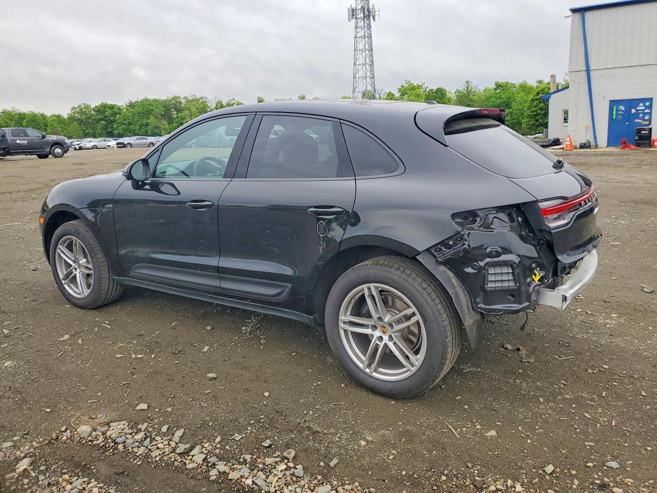 2026 Porsche Macan Base - Image 2