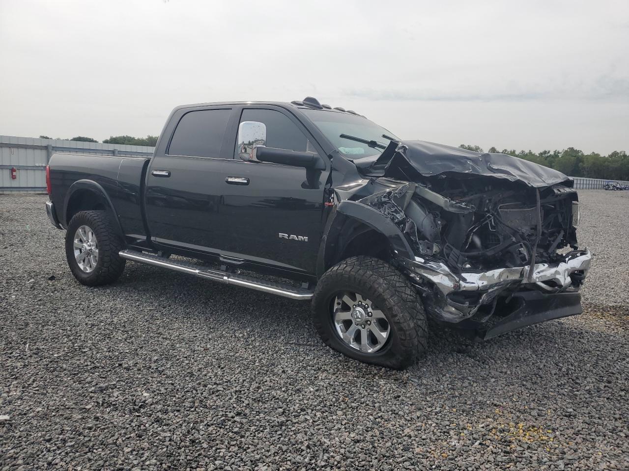 2022 Ram 3500 Laramie - Фото 4