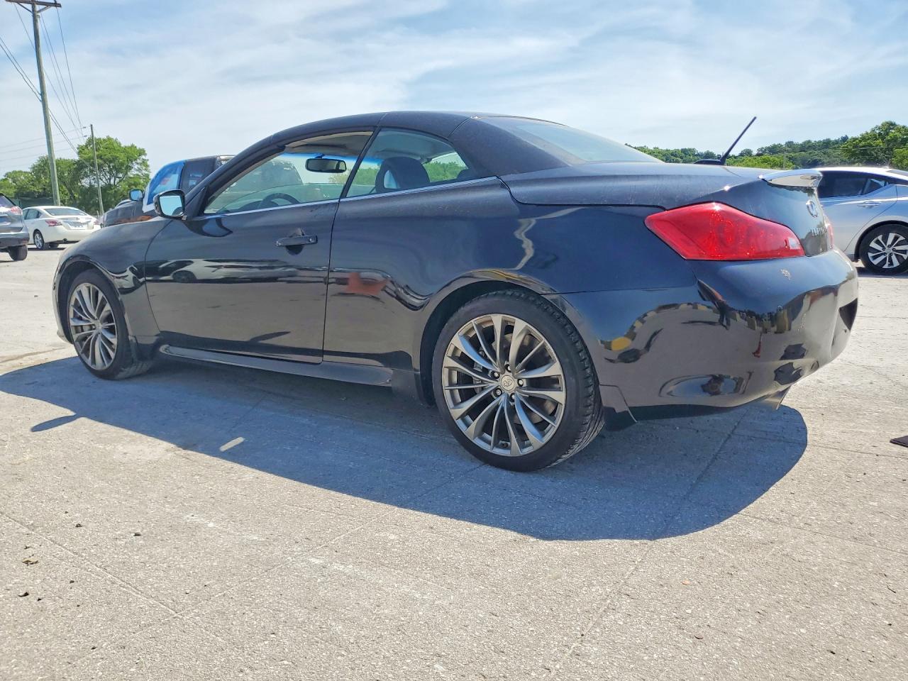 2011 Infiniti G37 Convertible Base - Фото 2