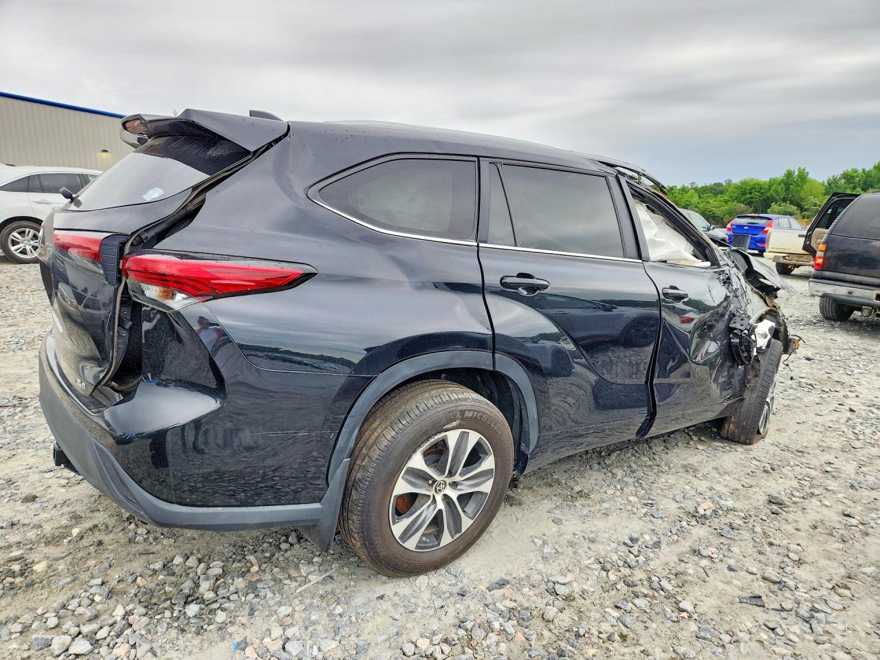 2023 Toyota Highlander Xle - Image 3