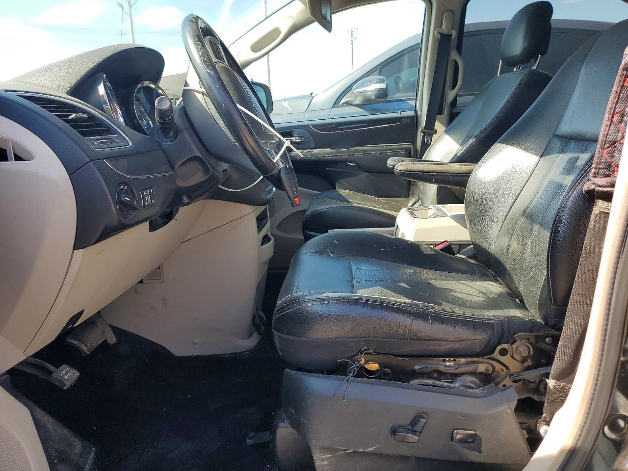 2012 Chrysler Town & Country Touring - Фото 7
