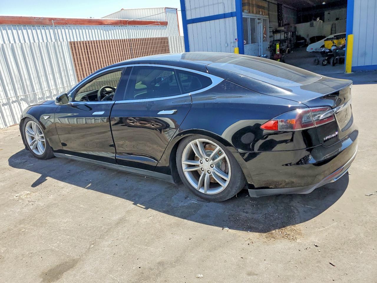 2013 Tesla Model S - Image 2