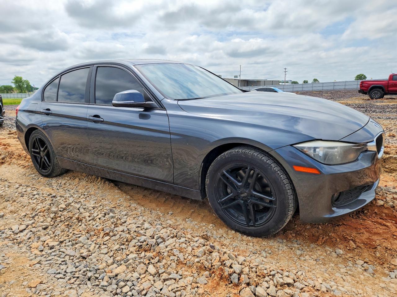 2015 BMW 320 I - Image 4