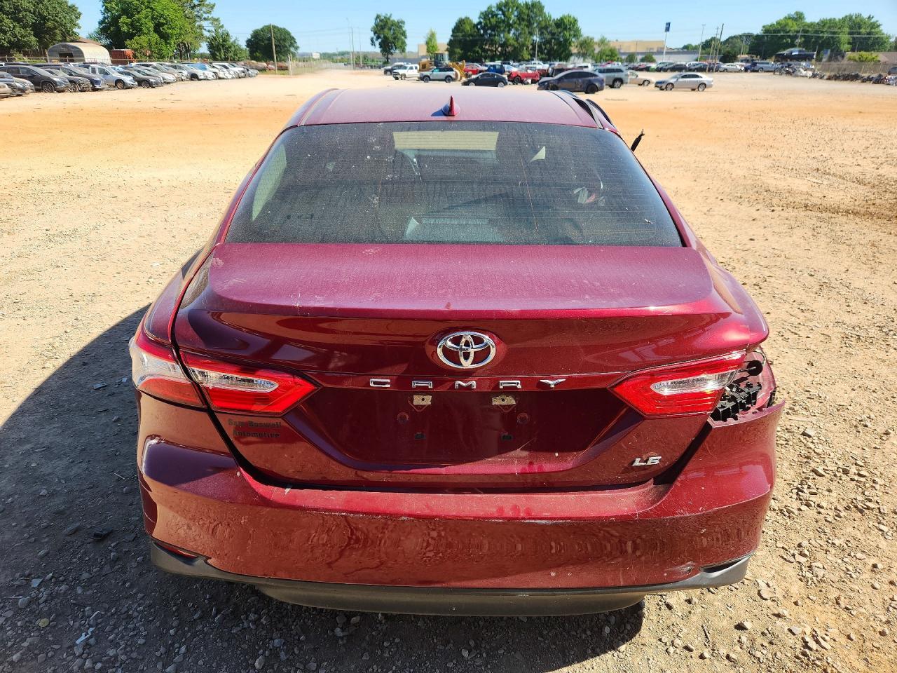 2020 Toyota Camry Le - Фото 6