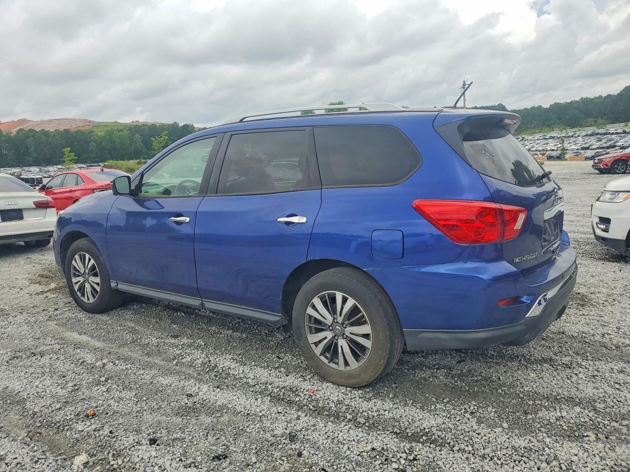 2018 Nissan Pathfinder S - Фото 2