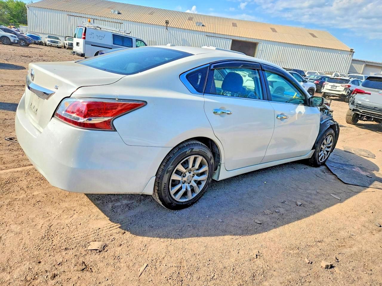 2015 Nissan Altima 2.5 S - Фото 3