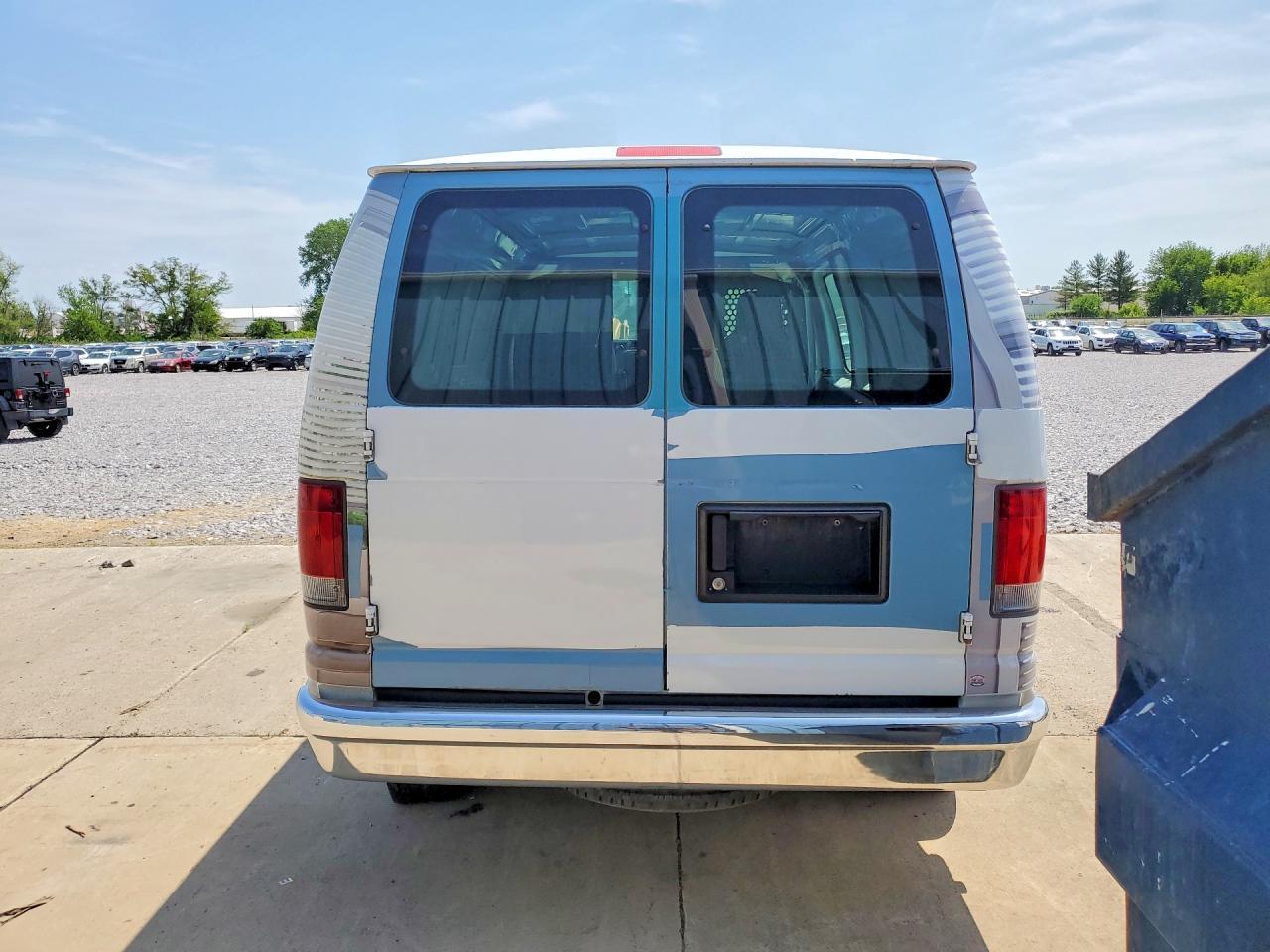 2011 Ford Econoline E250 Van - Фото 6
