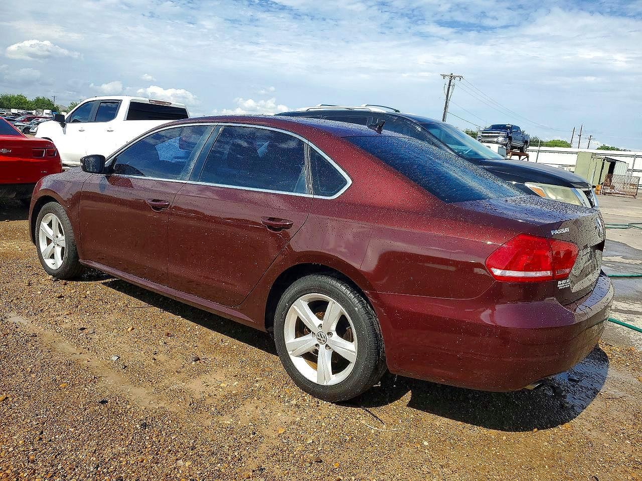 2014 Volkswagen Passat S - Фото 2