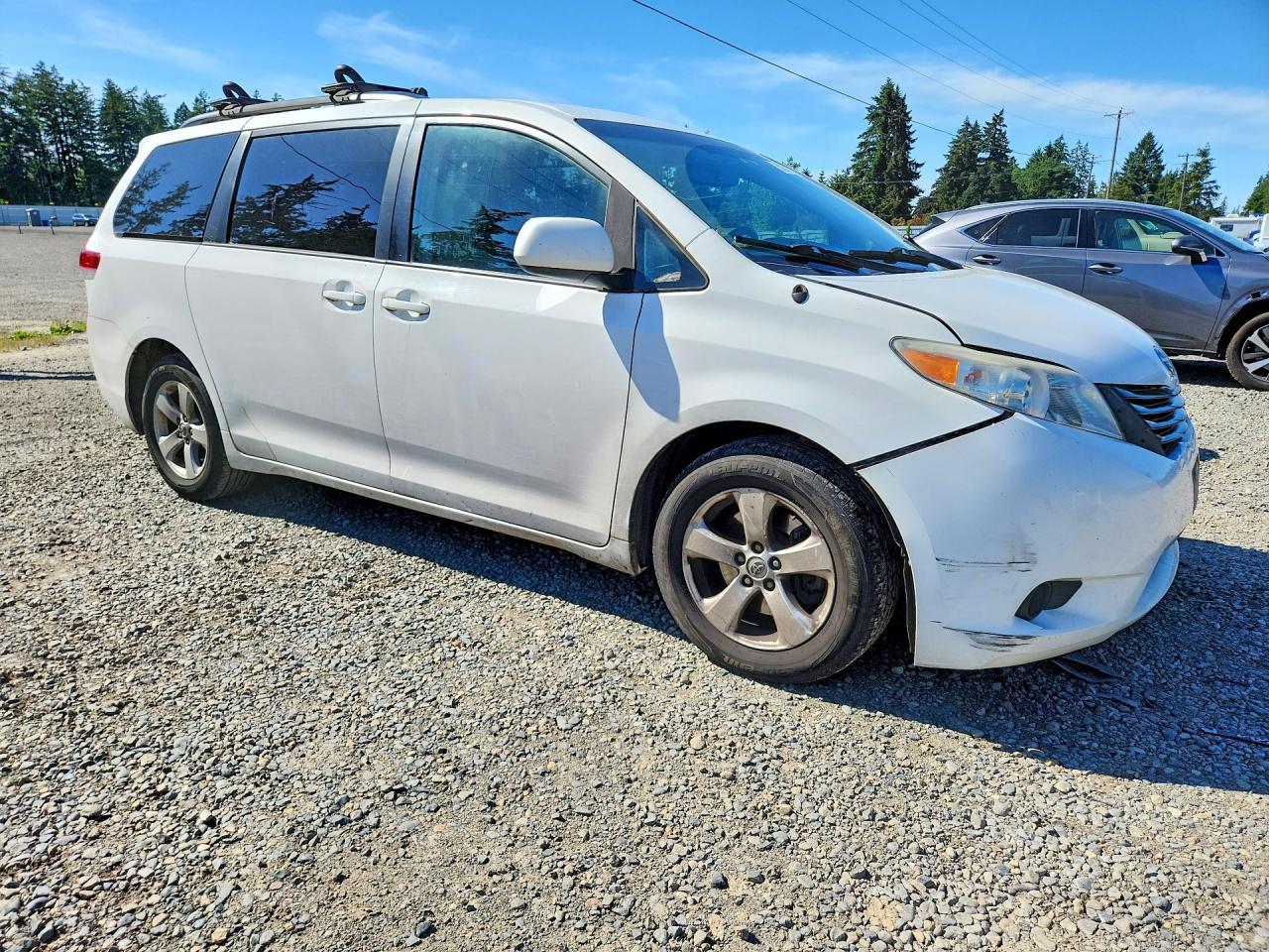 2014 Toyota Sienna Le - Image 4