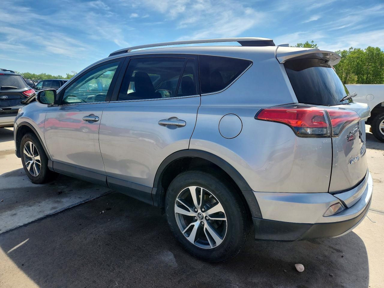 2017 Toyota Rav4 Xle - Фото 2