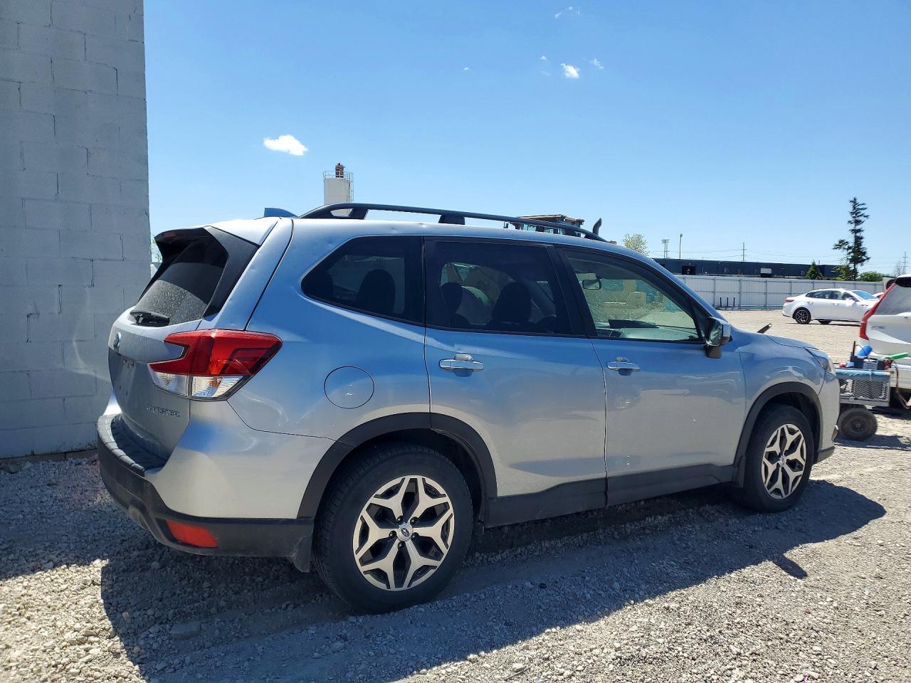 2023 Subaru Forester Premium - Image 3