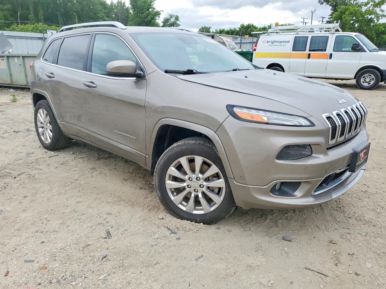 2016 Jeep Cherokee Overland - Image 4