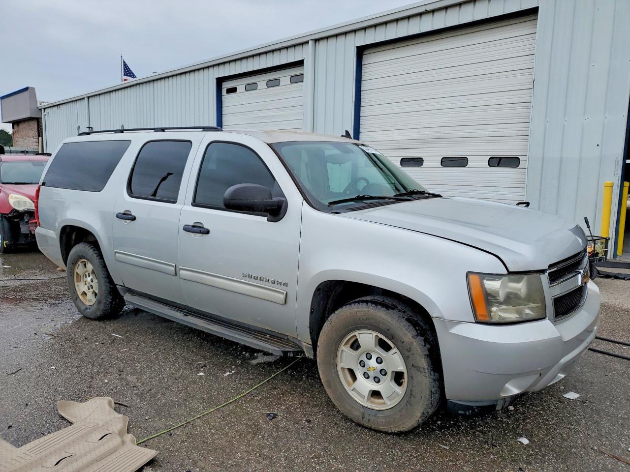 2010 Chevrolet Suburban C1500 Ls - Фото 4