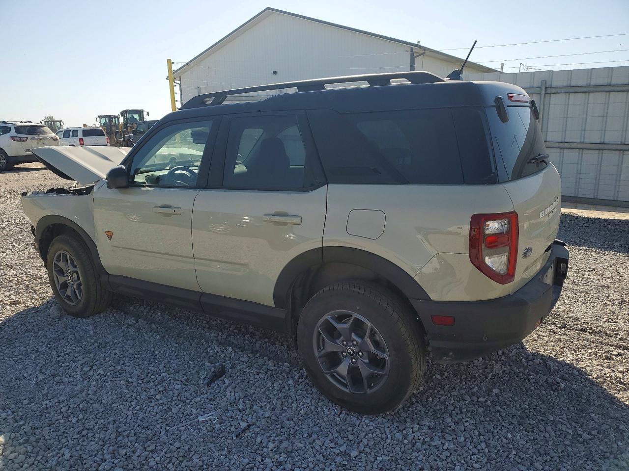 2024 Ford Bronco Sport Badlands - Image 2