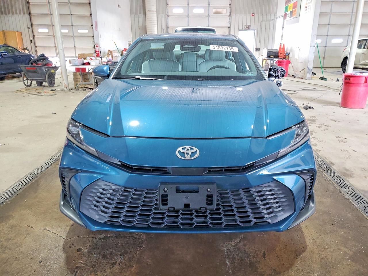 2025 Toyota Camry Se - Image 5