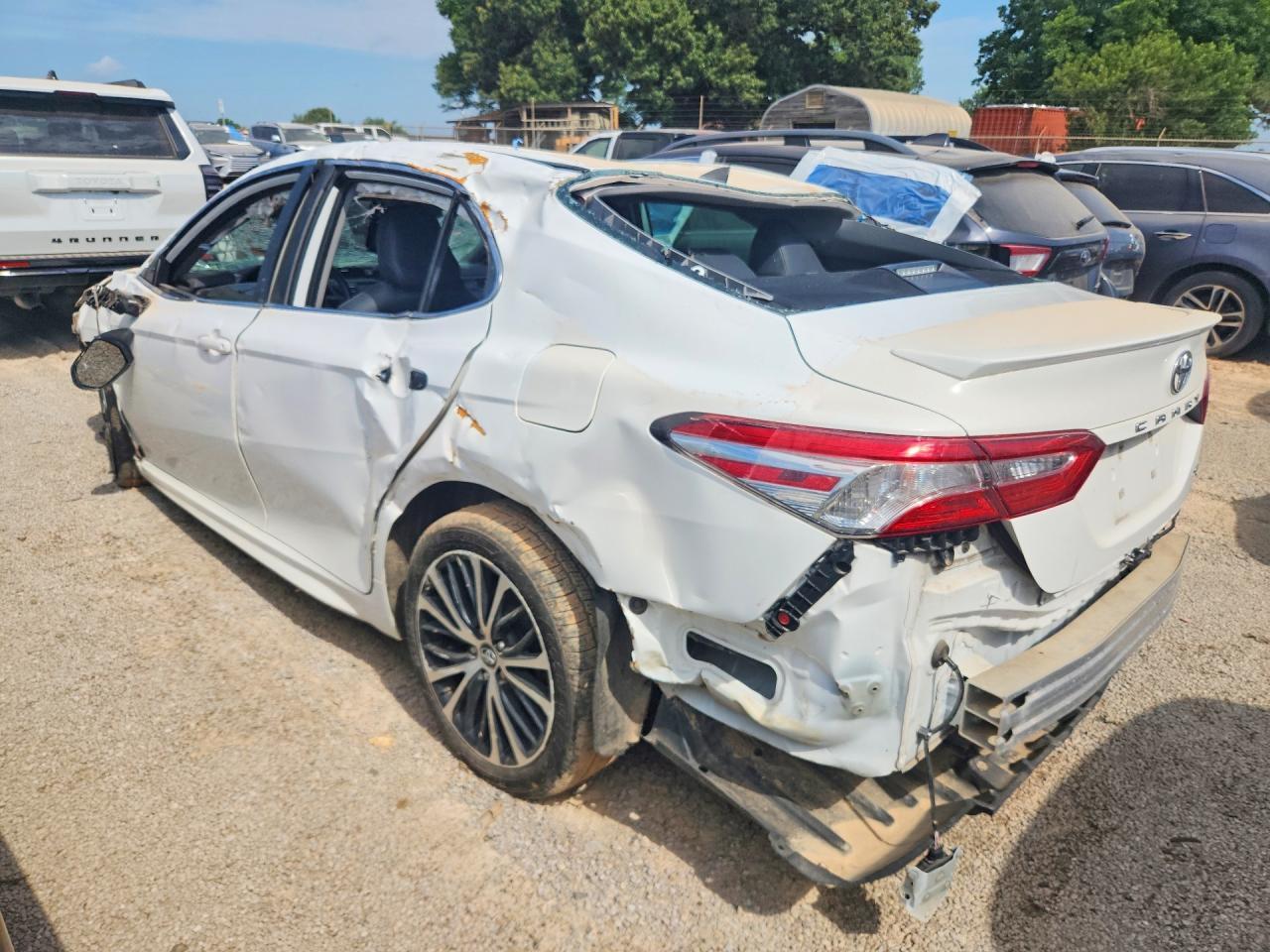 2020 Toyota Camry Se - Image 2