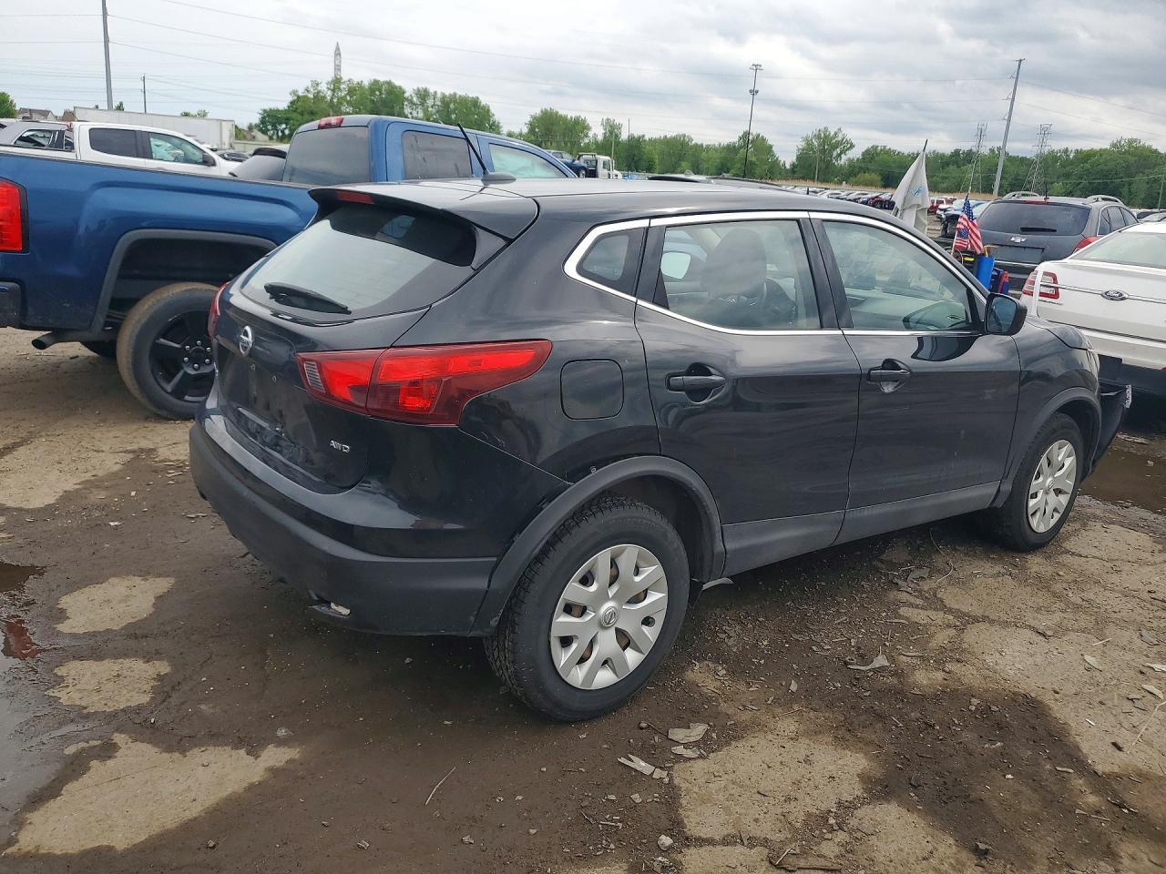 2019 Nissan Rogue Sport S - Фото 3