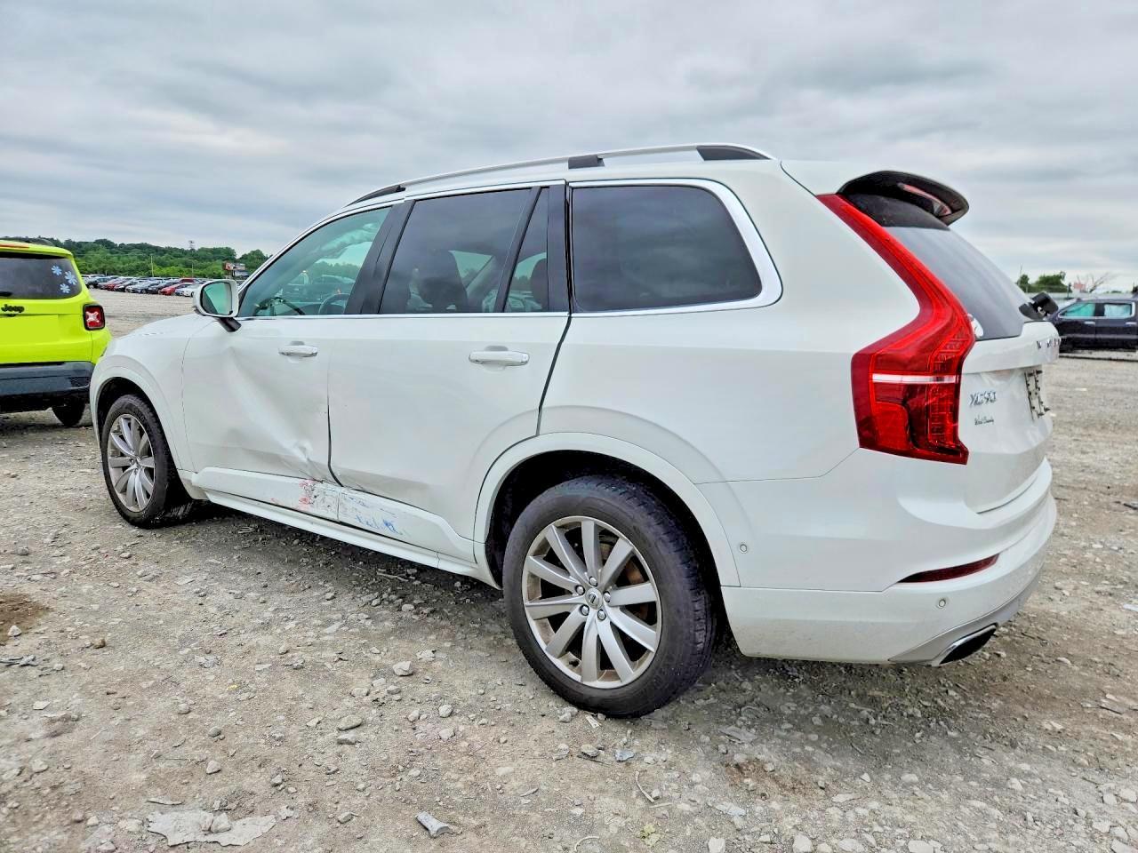2016 Volvo Xc90 T6 - Image 2