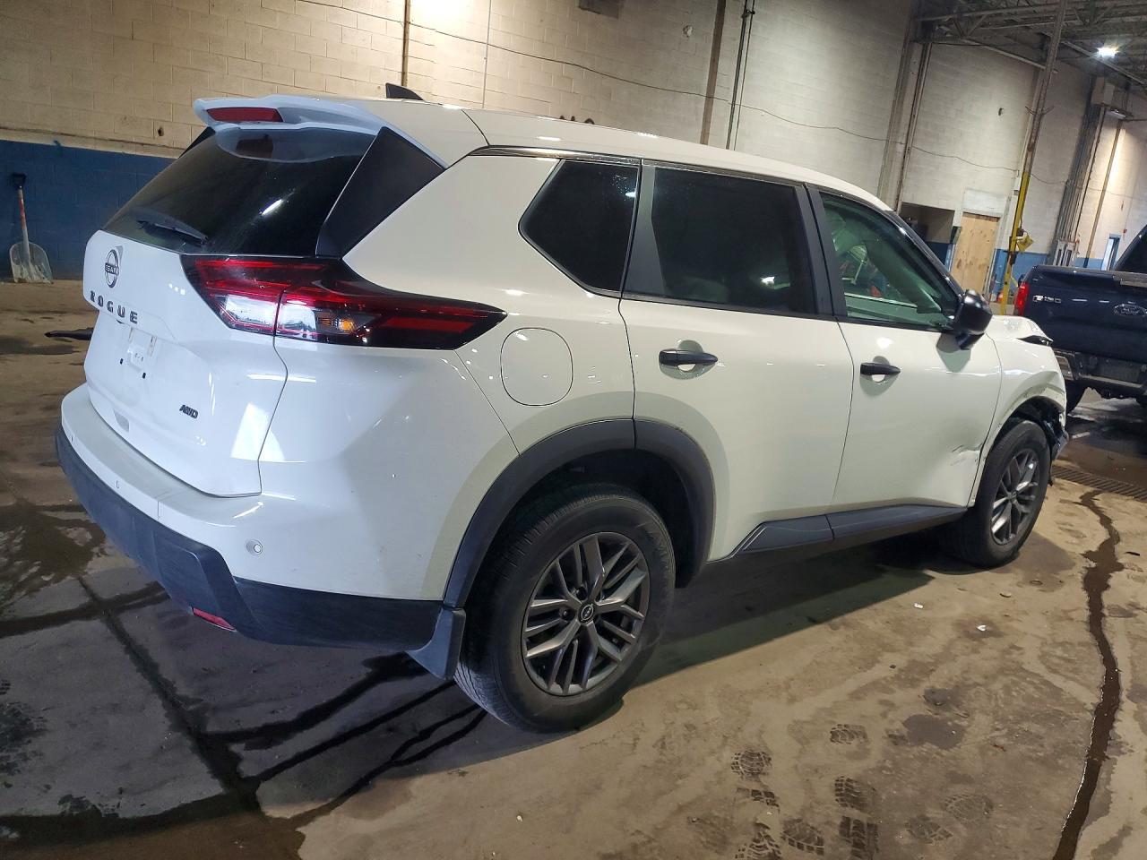 2025 Nissan Rogue S - Фото 3