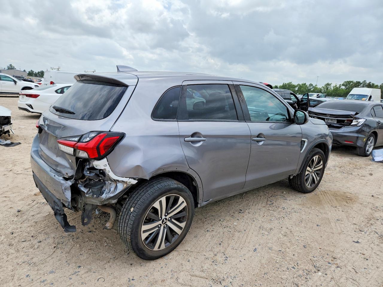 2020 Mitsubishi Outlander Sport Es - Image 3