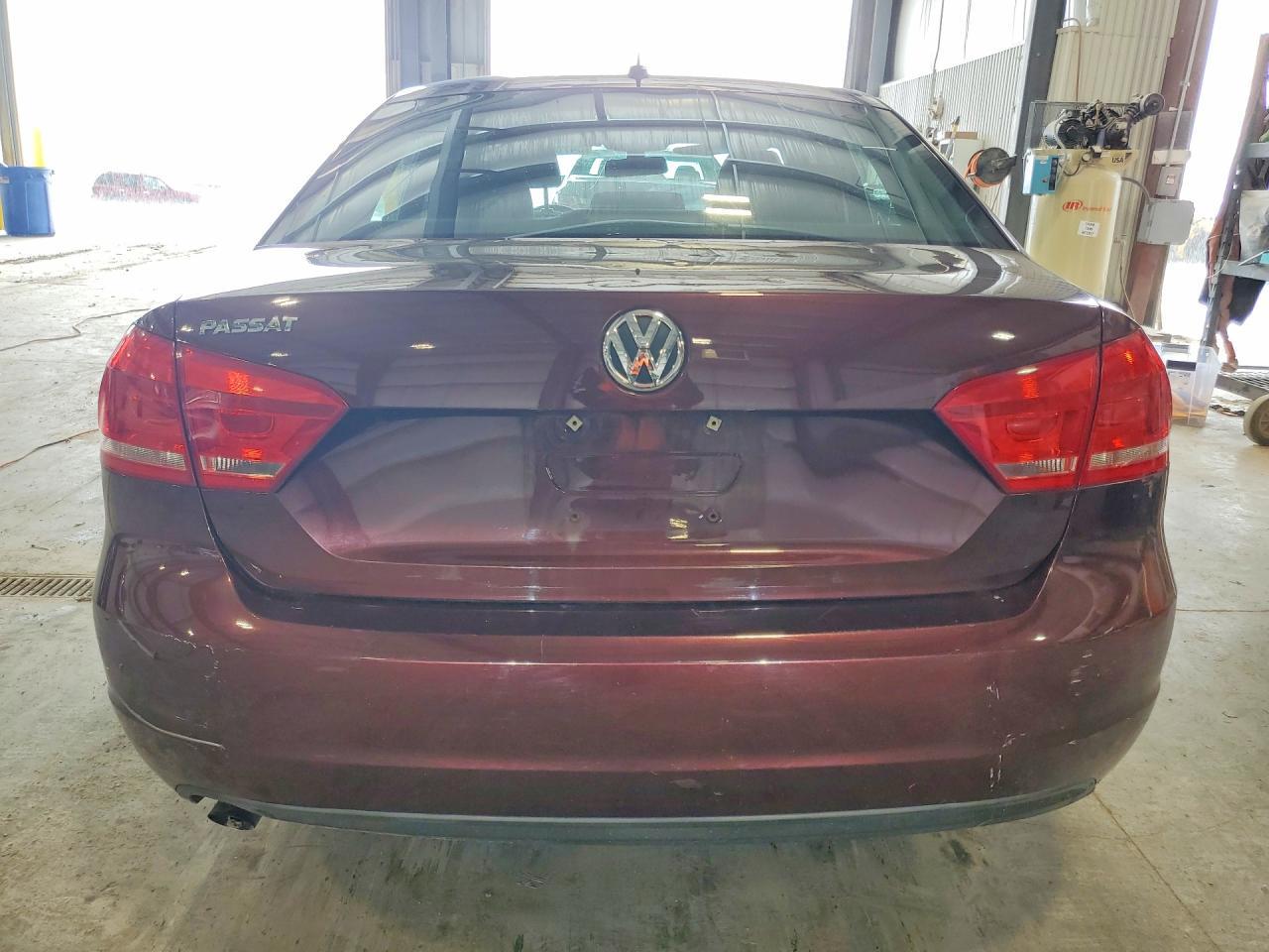 2013 Volkswagen Passat S - Фото 6