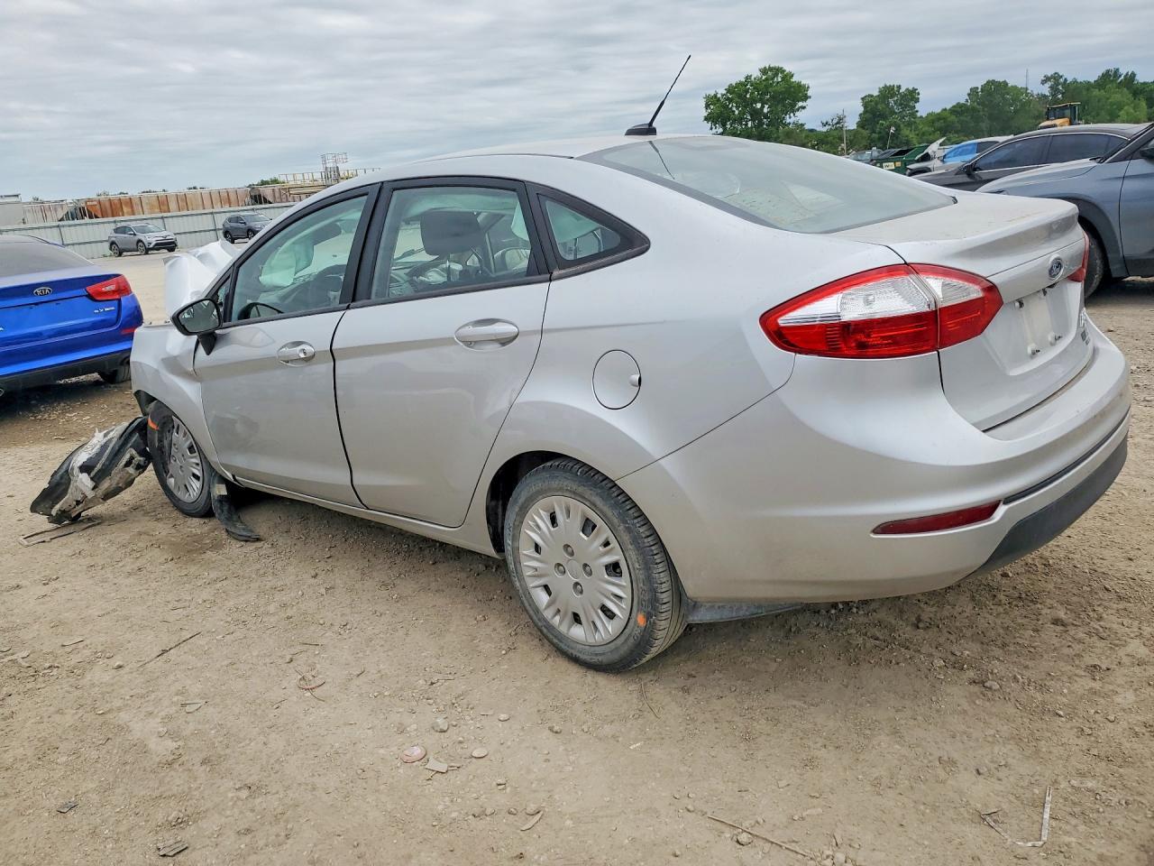 2019 Ford Fiesta S - Фото 2