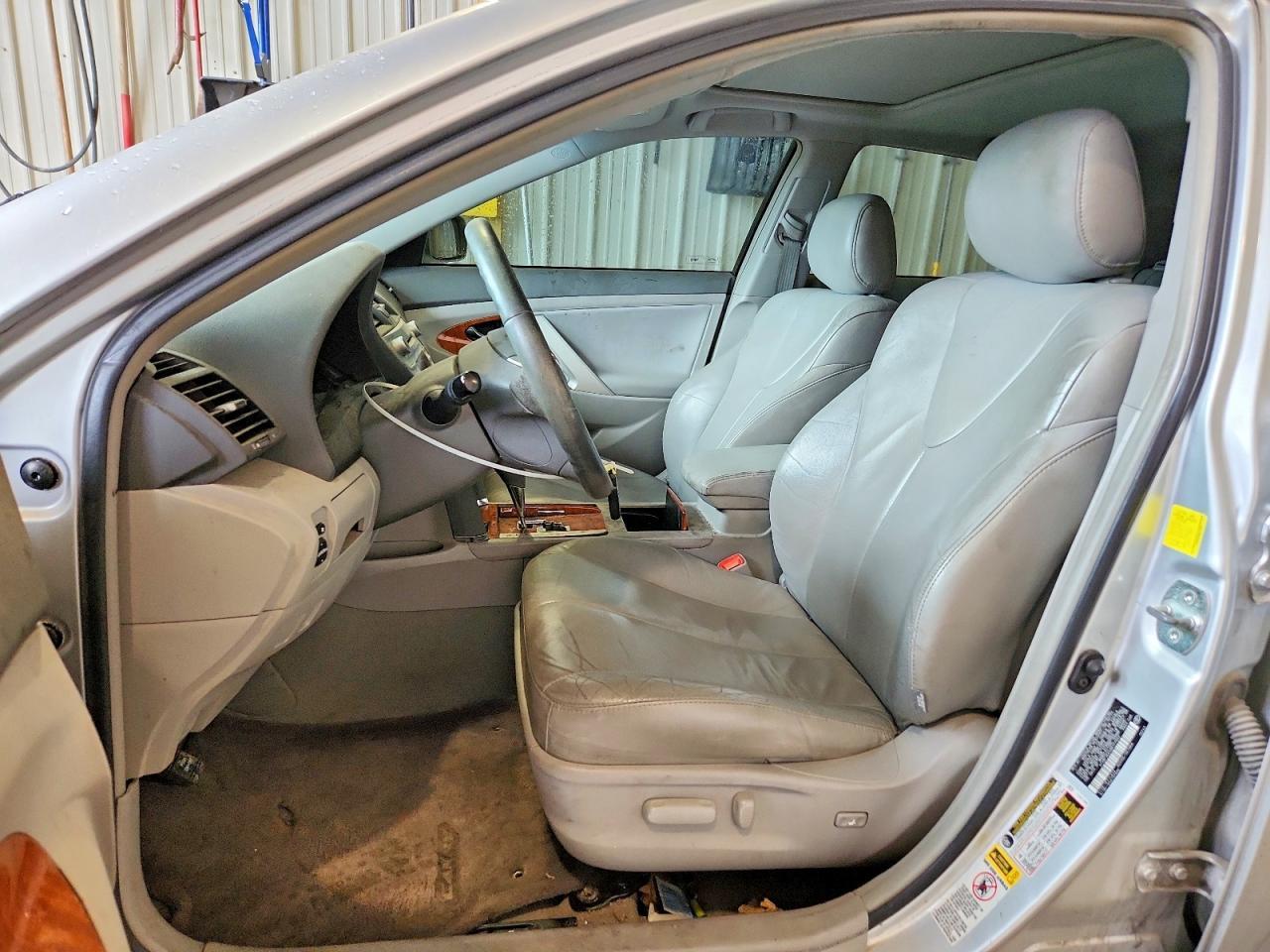 2011 Toyota Camry - Фото 7
