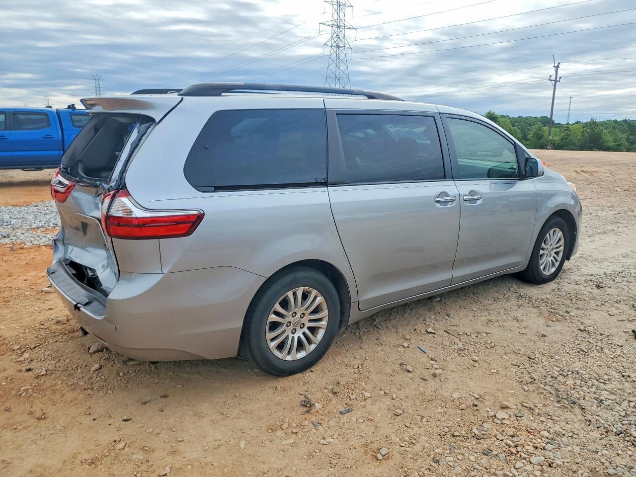 2015 Toyota Sienna Xle 8-Passenger - Фото 3