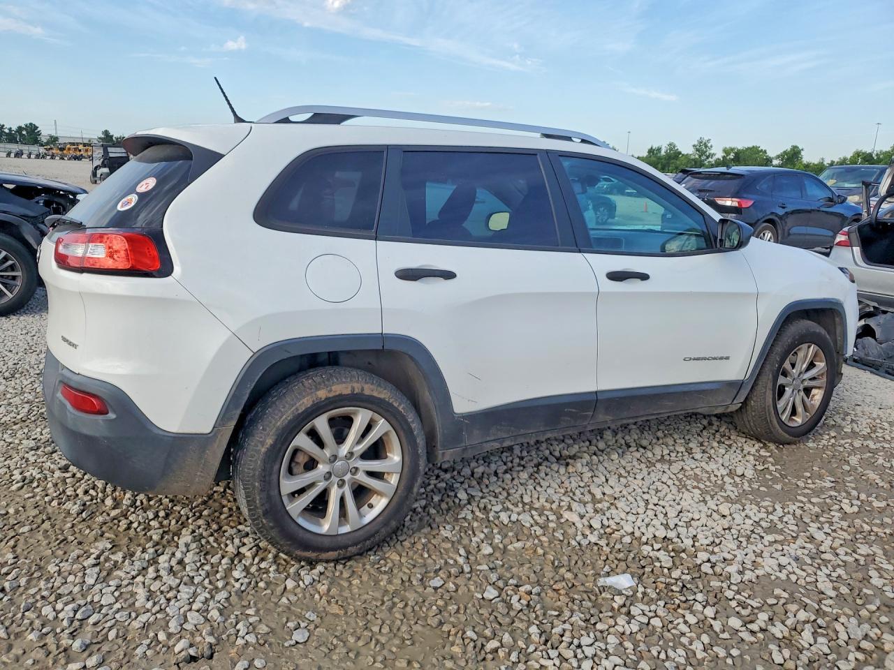 2015 Jeep Cherokee Sport - Image 3