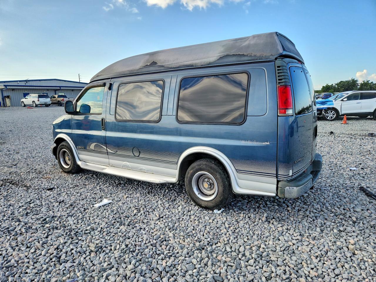 1999 Chevrolet Express G1500 - Image 2