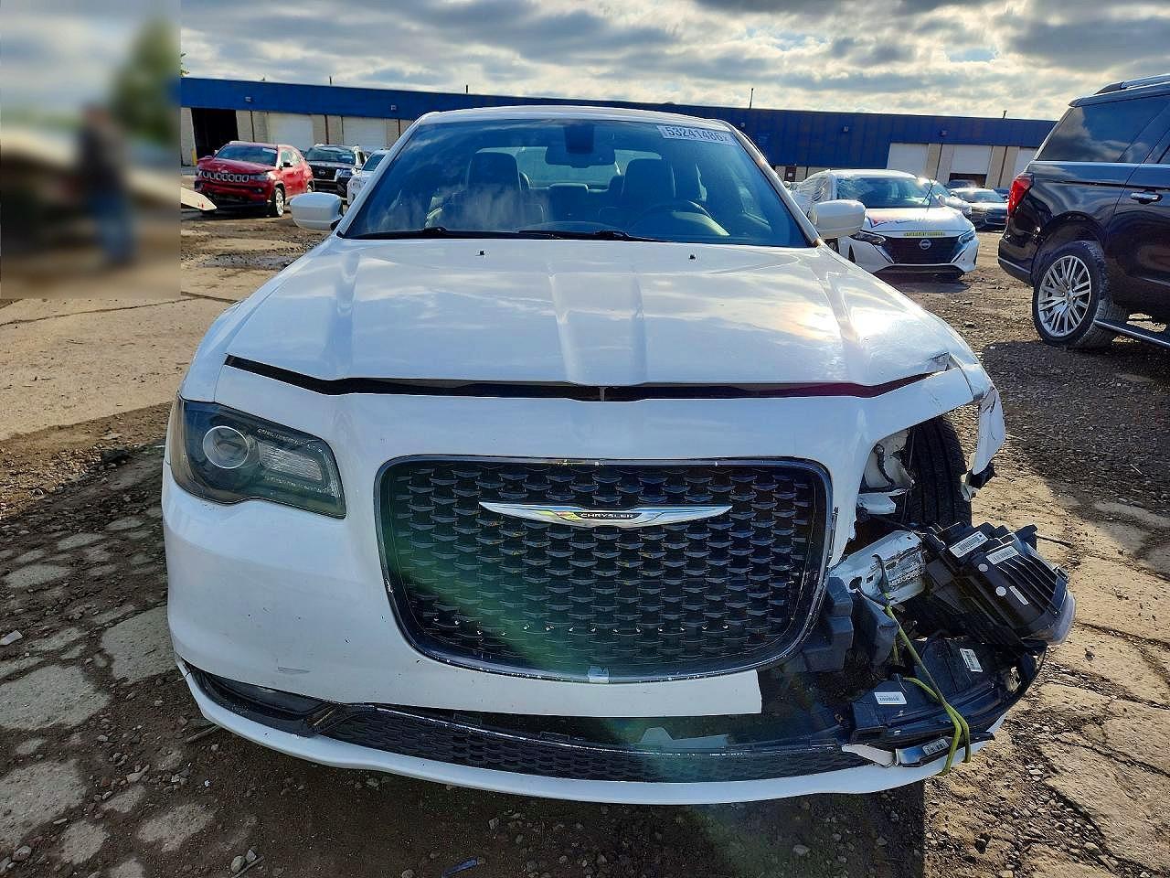 2017 Chrysler 300 S - Фото 5
