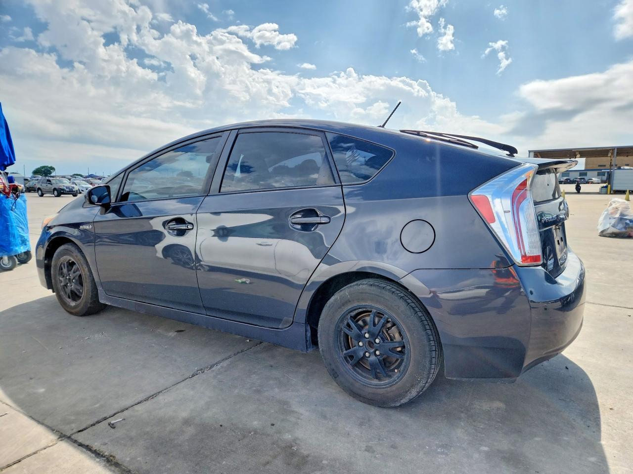 2015 Toyota Prius Two - Фото 2
