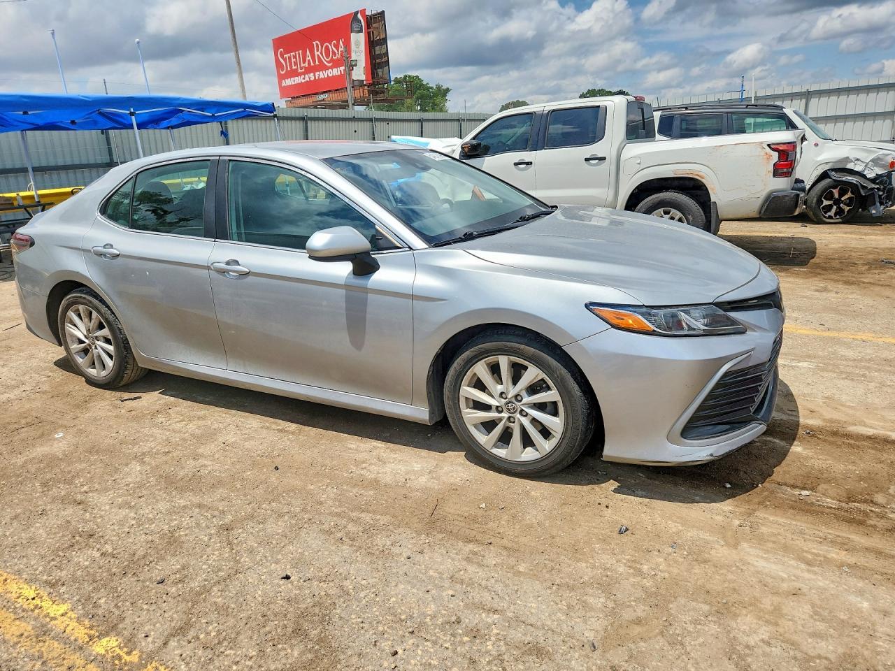 2021 Toyota Camry Le - Фото 4