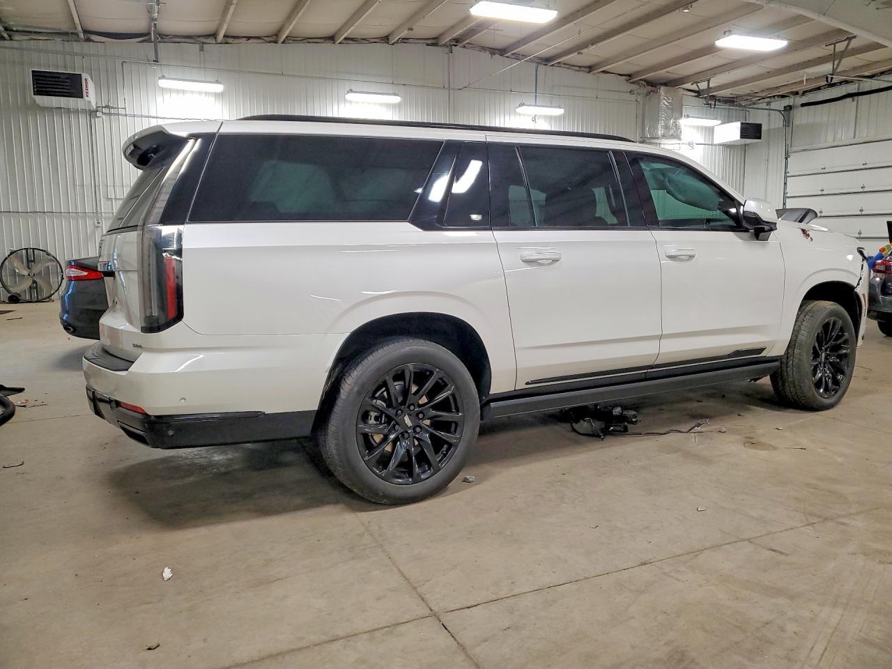 2025 Cadillac Escalade Esv Sport Platinum - Image 3