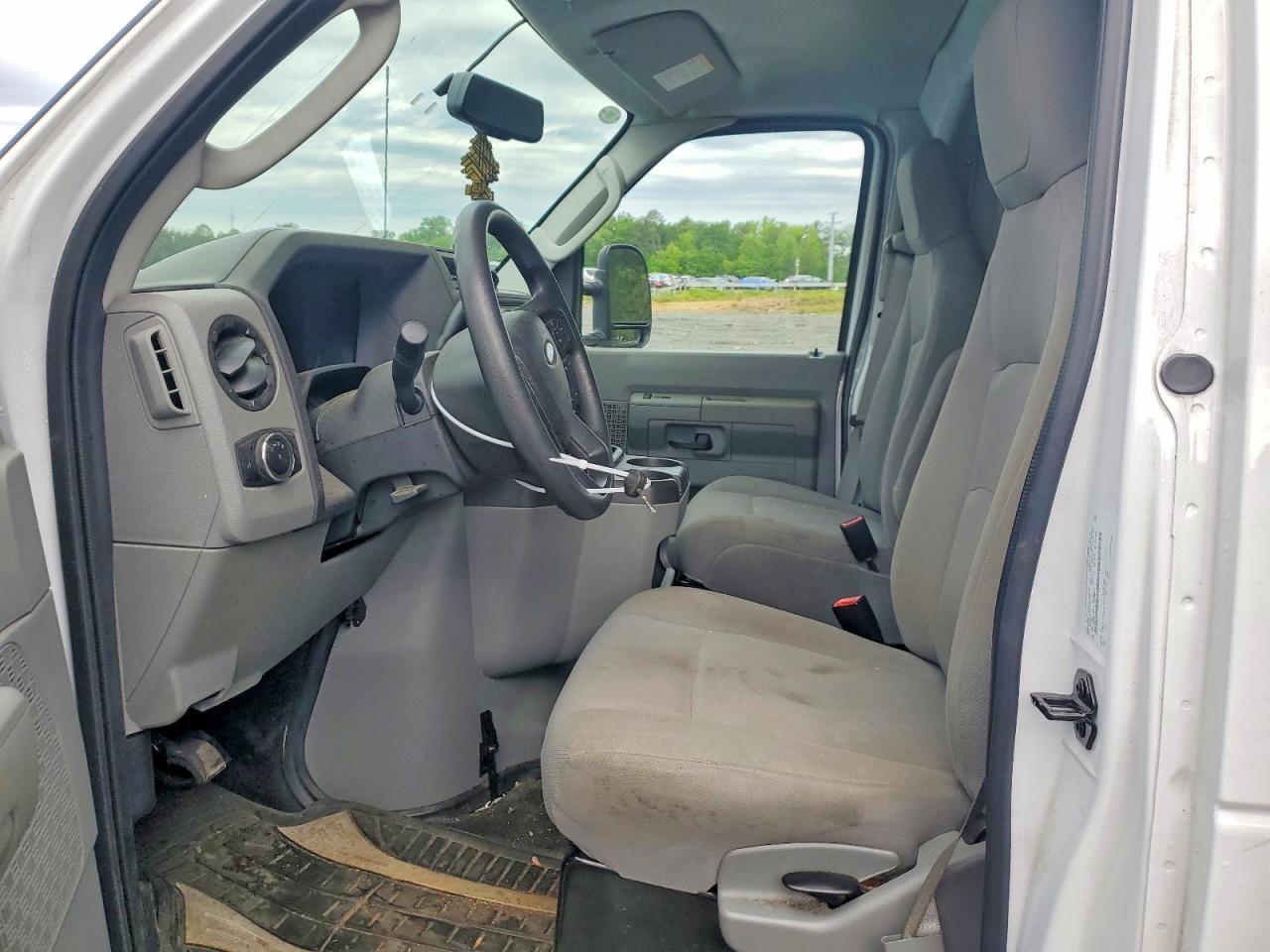 2024 Ford Econoline E350 Super Duty Cutaway Van - Фото 7