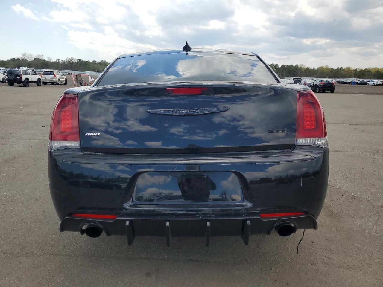 2017 Chrysler 300 S - Image 6